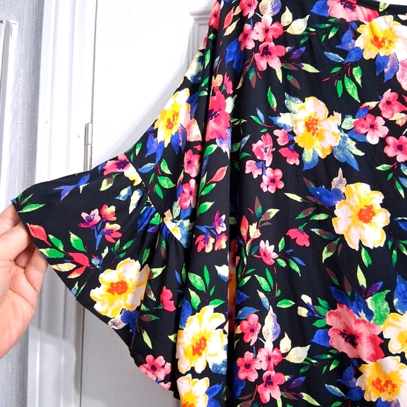Bright Night Blooms Top Haptics By Designer Holly Harper Ruffle Sleeve Plus Size - Picture 11 of 14